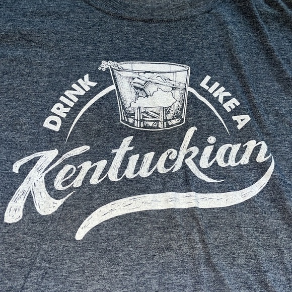 Gildan men’s Drink Like a Kentuckian short sleeve Tshirt Size XXL - Picture 3 of 4